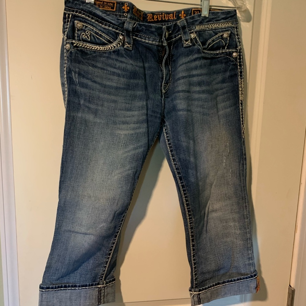 2 pairs of Rock revival cropped jeans